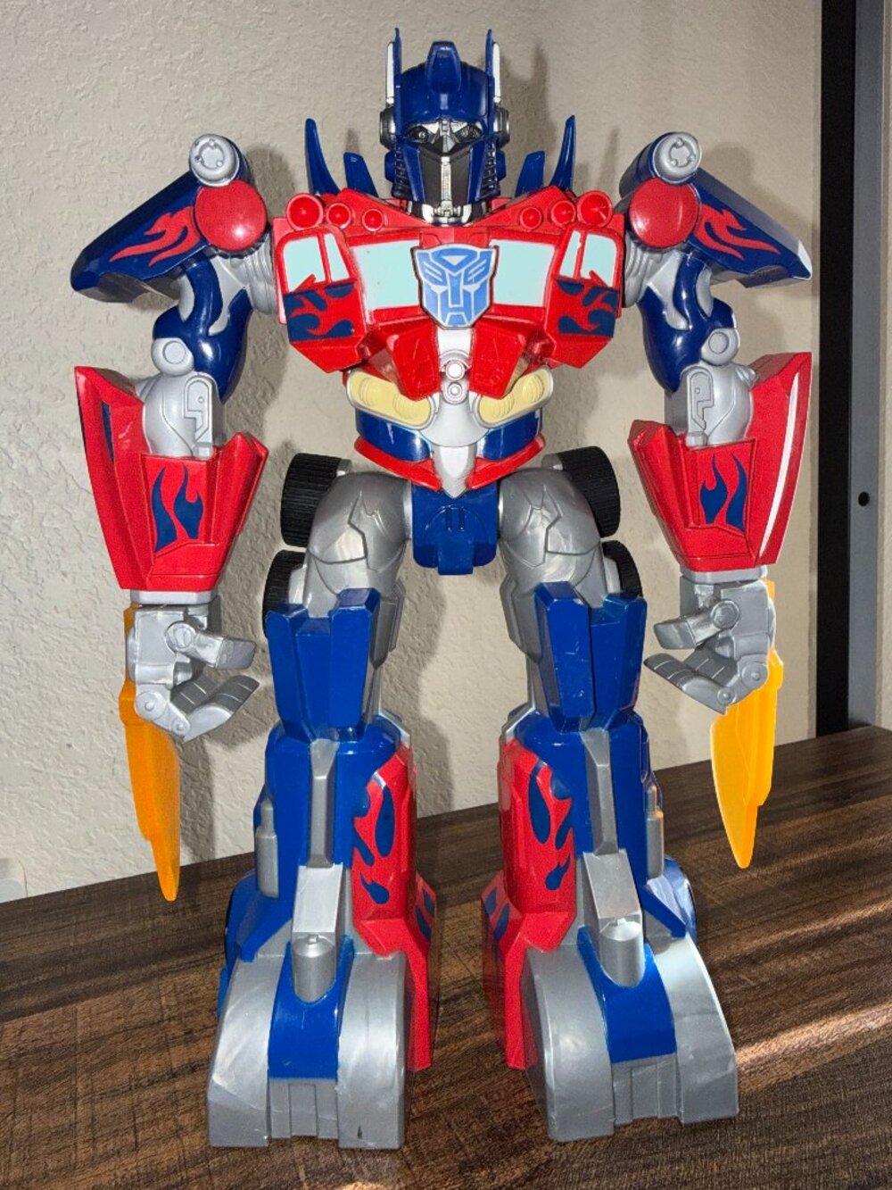 Transformers C-086D 2009 Optimus Prime Hasbro. Tested, lights and sound works.